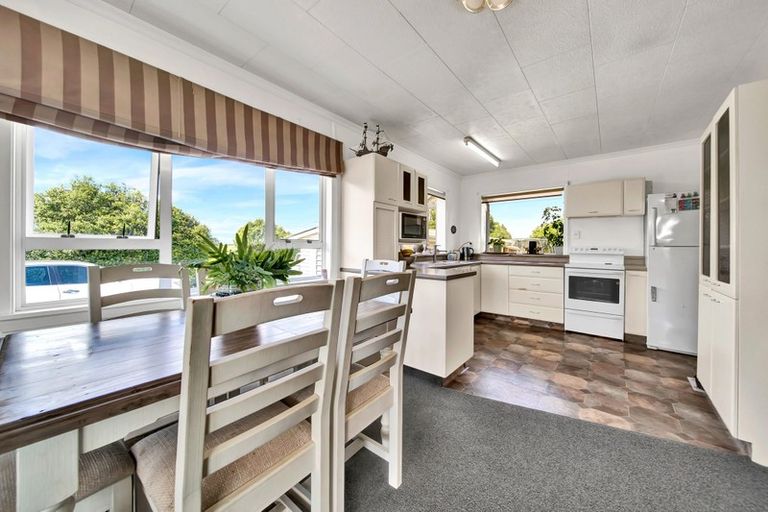 Photo of property in 323 Hunter Road, Eltham, Hawera, 4673