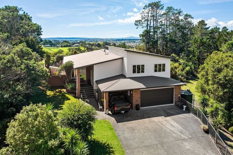 Photo of property in 174 Forest Hill Road, Henderson, Auckland, 0612