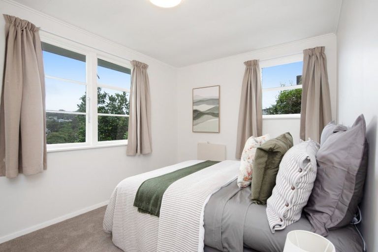 Photo of property in 135 Ruskin Road, Newlands, Wellington, 6037
