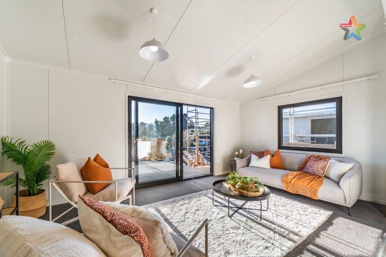 Photo of property in 18d Norana Road, Maoribank, Upper Hutt, 5018