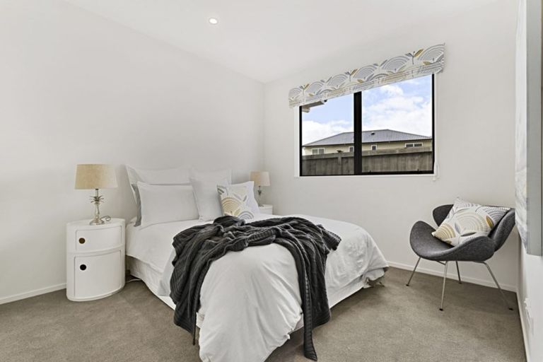 Photo of property in 19 Waituarua Drive, Takanini, 2112