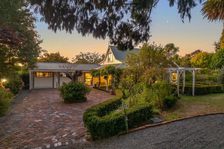 Photo of property in 121 Amohia Street, Paraparaumu, 5032