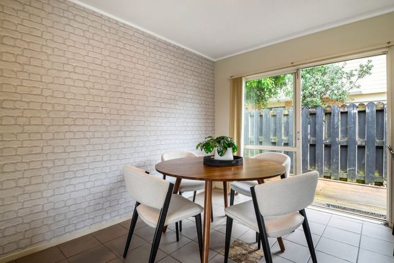 Photo of property in 1/44 Barbados Drive, Unsworth Heights, Auckland, 0632