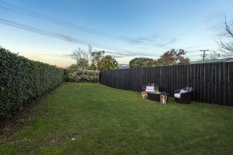 Photo of property in 2 Graham Avenue, Te Atatu Peninsula, Auckland, 0610