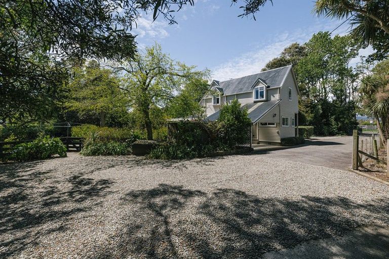 Photo of property in 200 Aokautere Drive, Fitzherbert, Palmerston North, 4471