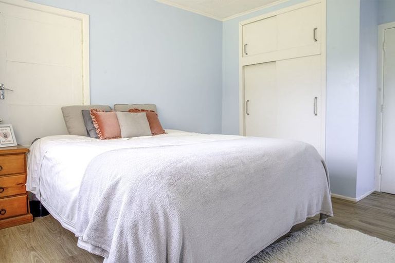 Photo of property in 24 Bennett Street, Waipawa, 4210