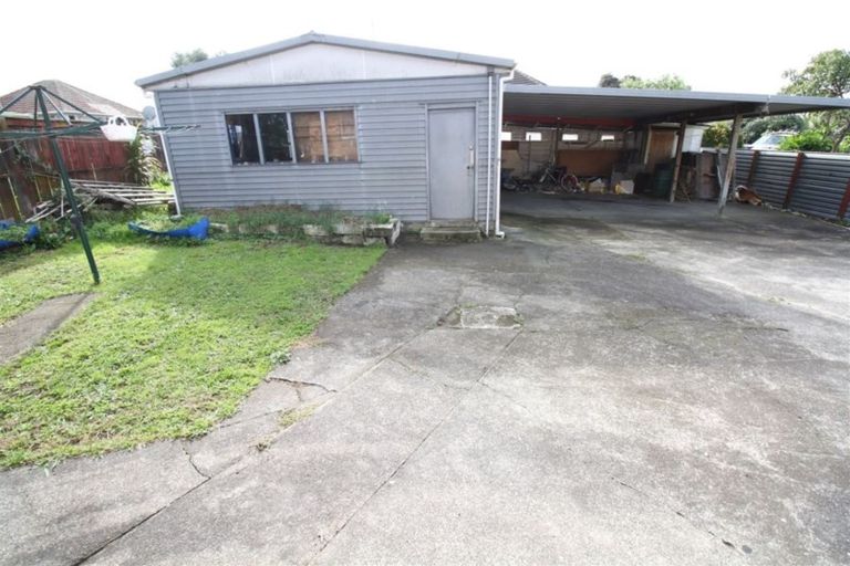 Photo of property in 124 Robertson Road, Mangere East, Auckland, 2024