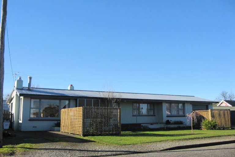 Photo of property in 17 Durham Street, Winton, 9720