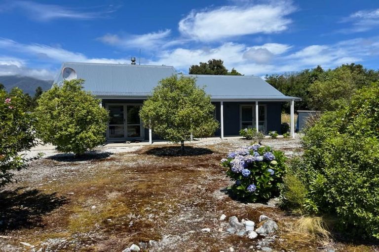 Photo of property in 24 Nyhon Place, Haast, 7886