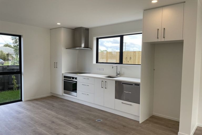 Photo of property in 2/12 Enderby Drive, Te Atatu Peninsula, Auckland, 0610