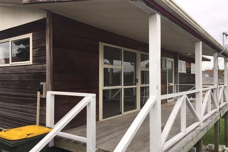 Photo of property in 48 Strid Road, Te Atatu South, Auckland, 0610