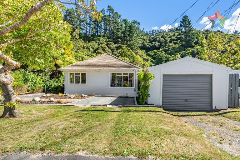 Photo of property in 126 Hine Road, Wainuiomata, Lower Hutt, 5014