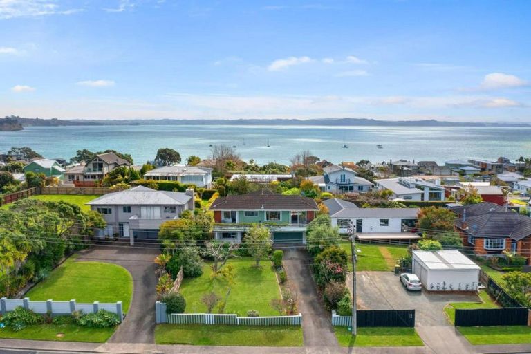 Photo of property in 1068 Whangaparaoa Road, Tindalls Beach, Whangaparaoa, 0930