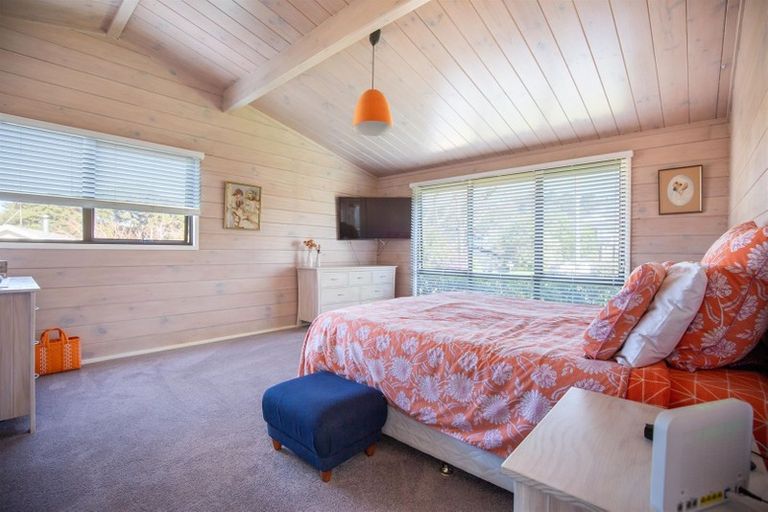 Photo of property in 14 Highwood Grove, Torbay, Auckland, 0630