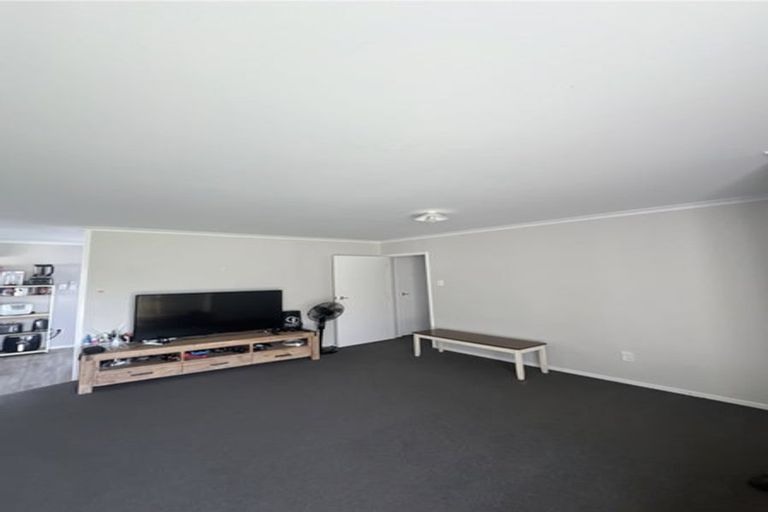 Photo of property in 2/2 Walter Strevens Drive, Conifer Grove, Takanini, 2112