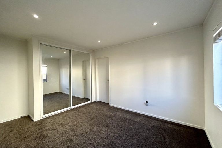 Photo of property in 4/58 Manuroa Road, Takanini, 2112