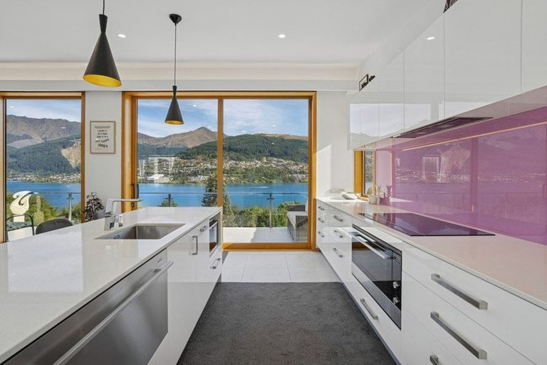 Photo of property in 560 Peninsula Road, Kelvin Heights, Queenstown, 9300