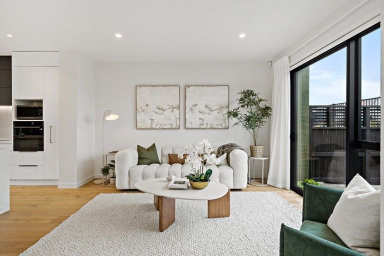 Photo of property in 9 Golden Fall Road, Hobsonville, 0616