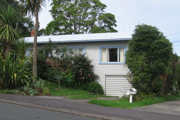Photo of property in 4 Highland Avenue, Titirangi, Auckland, 0604