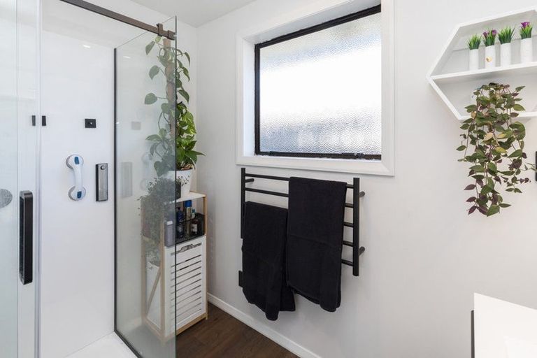 Photo of property in 3 Clipper Place, Redwood, Christchurch, 8051