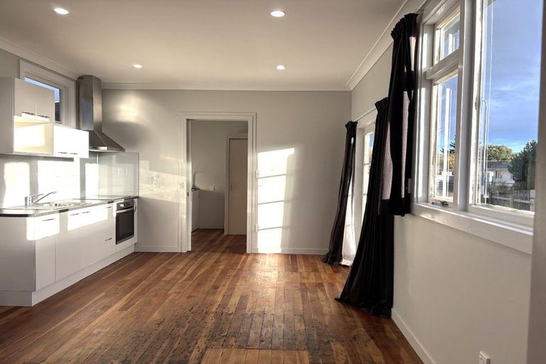 Photo of property in 2 Ross Street, Woodville, 4920