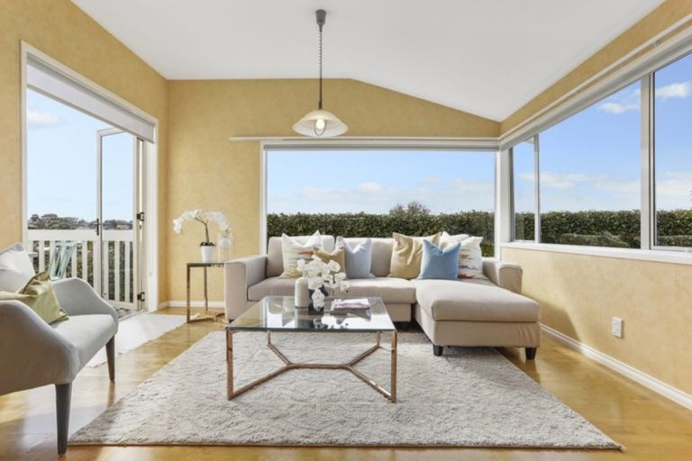 Photo of property in 12 Ross Avenue, Glenfield, Auckland, 0629