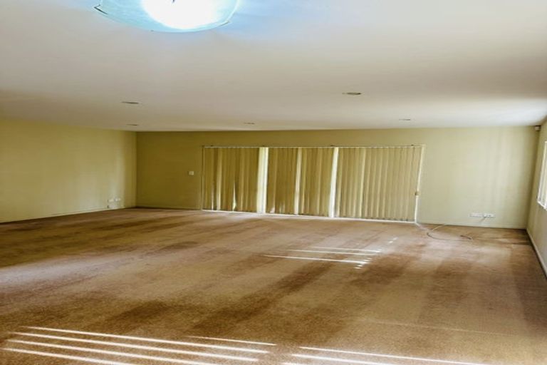 Photo of property in 1/1 Saint Clair Place, Browns Bay, Auckland, 0630