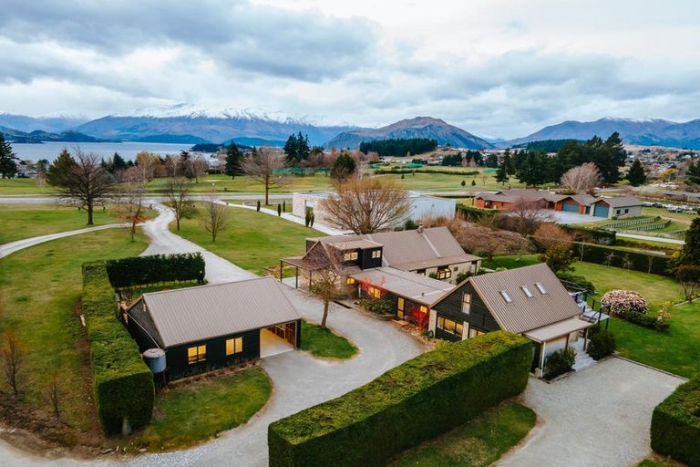 Photo of property in 86 Golf Course Road, Wanaka, 9305