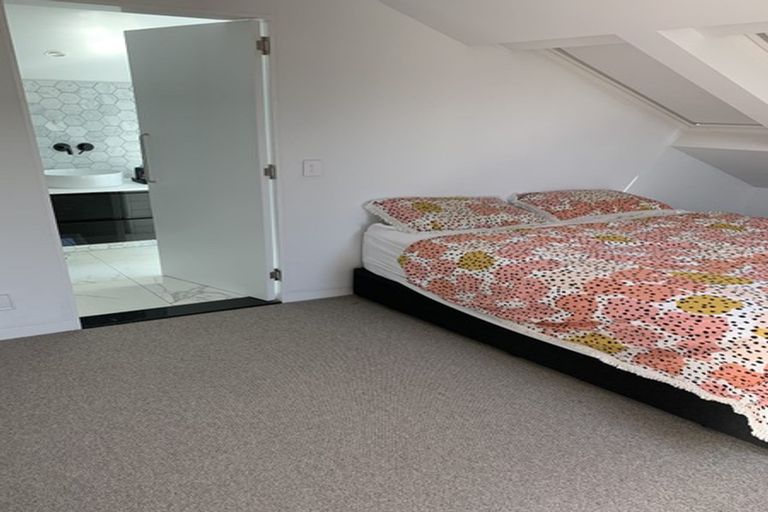 Photo of property in 16 Burnham Street, Seatoun, Wellington, 6022