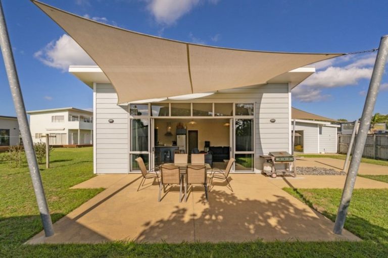 Photo of property in 15 Pacific Place, Whitianga, 3510