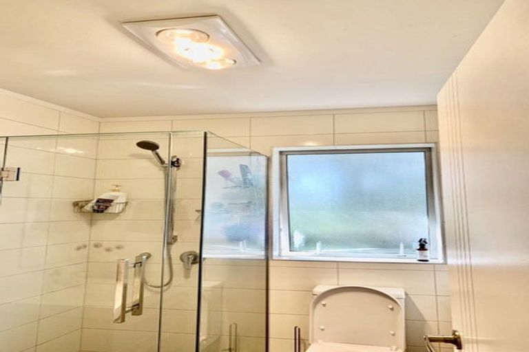 Photo of property in 15 Ware Place, Pakuranga Heights, Auckland, 2010