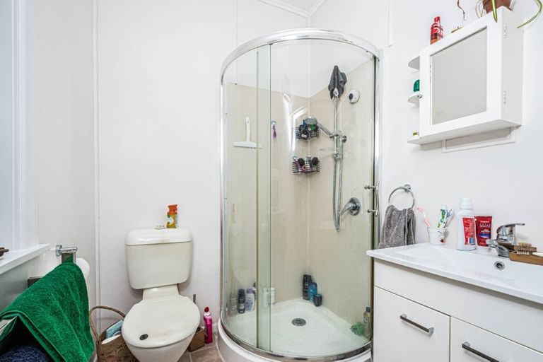 Photo of property in 58 Lincoln Avenue, Tawa, Wellington, 5028