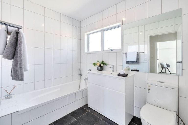 Photo of property in 1/135 Glamorgan Drive, Torbay, Auckland, 0630