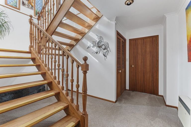 Photo of property in 10 Ridge Lane, New Plymouth, 4310