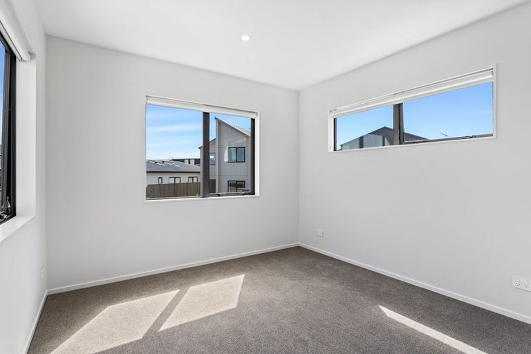 Photo of property in 31 Parkmore Drive, Rosehill, 2113