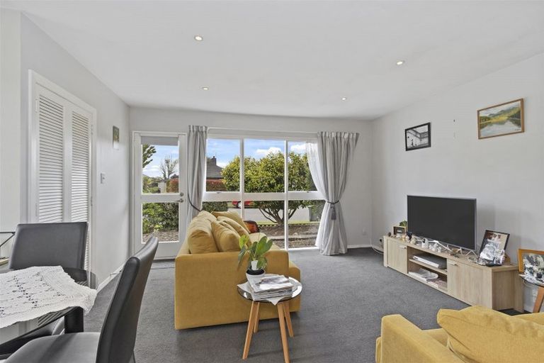 Photo of property in 5 Sarabande Avenue, Redwood, Christchurch, 8051