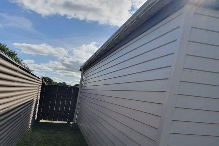 Photo of property in 33 Suzanne Grove, Kelvin Grove, Palmerston North, 4414