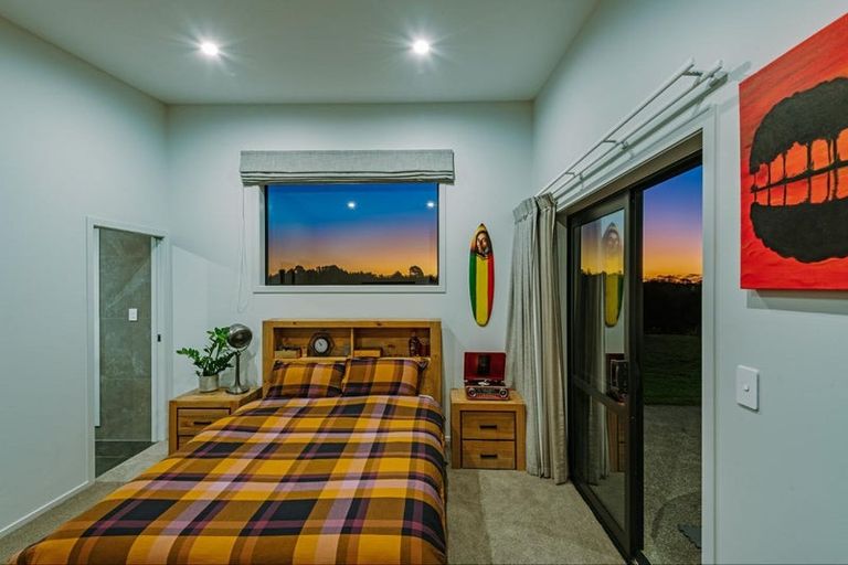 Photo of property in 49 Johnstone Drive, Fitzherbert, Palmerston North, 4410