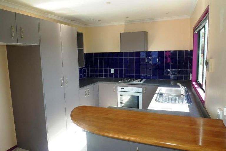 Photo of property in 11 Bennett Grove, Newlands, Wellington, 6037