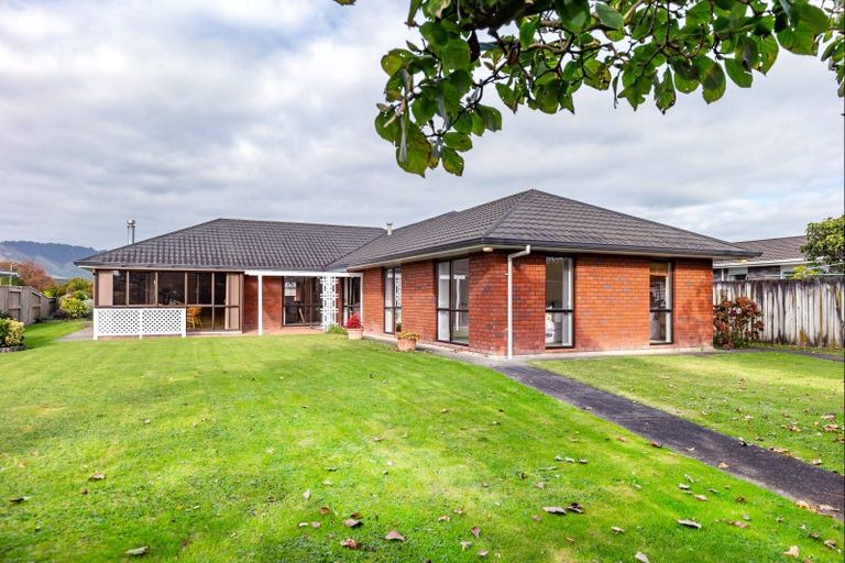 Photo of property in 14 Easton Way, Levin, 5510