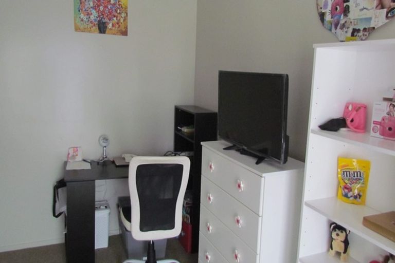 Photo of property in 1/20 Tetrarch Place, Totara Vale, Auckland, 0629