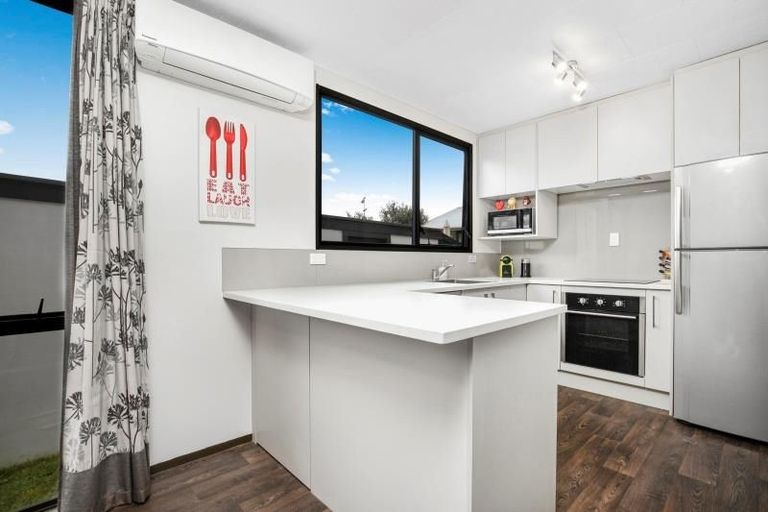 Photo of property in 2/88d Kelvin Road, Papakura, 2110