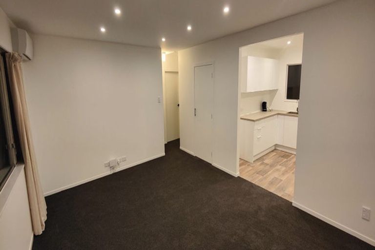 Photo of property in 3/4 Glanmire Road, Newlands, Wellington, 6037