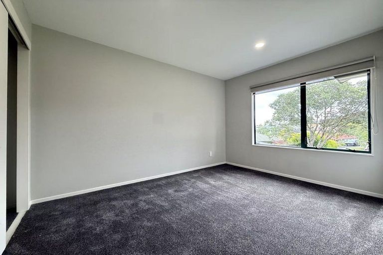 Photo of property in 11 Van Dyke Place, West Harbour, Auckland, 0618