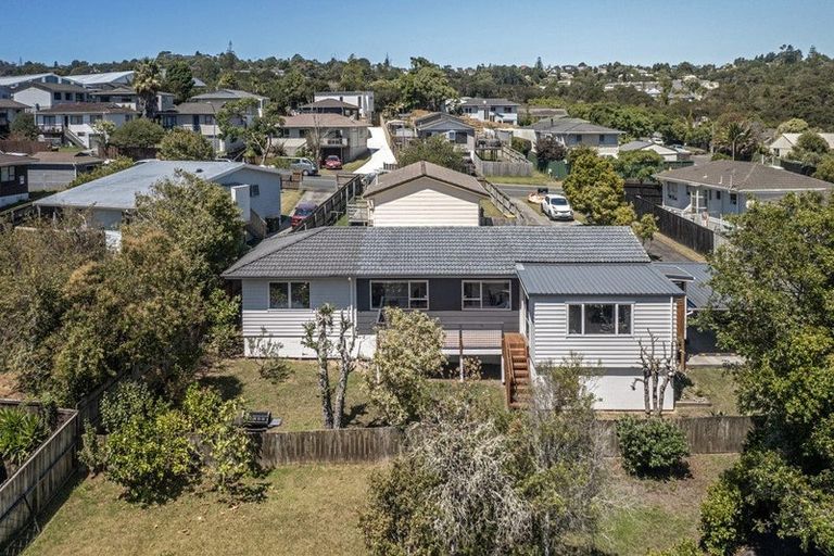 Photo of property in 2/140 Lynn Road, Bayview, Auckland, 0629