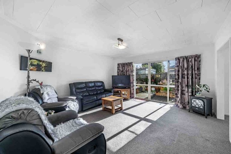 Photo of property in 37 Moa Street, Waikiwi, Invercargill, 9810