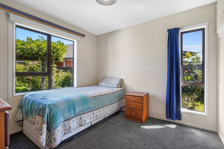 Photo of property in 6 Grove Place, Rangiora, 7400