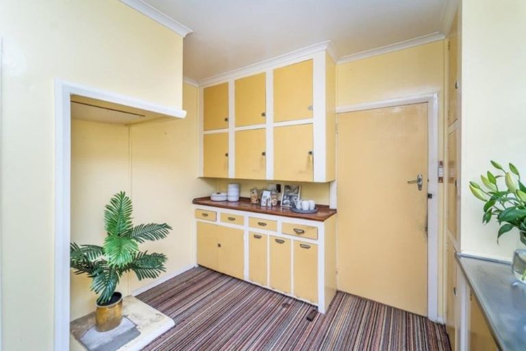 Photo of property in 16 Humphries Street, Greytown, 5712