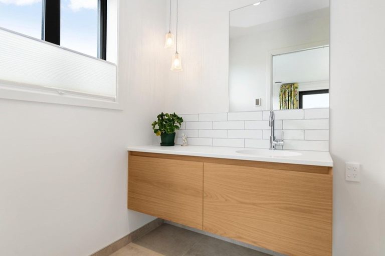 Photo of property in 18 Kotare Drive, Wanaka, 9305