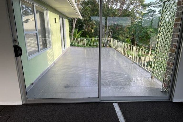 Photo of property in 53 Onewa Road, Northcote, Auckland, 0627